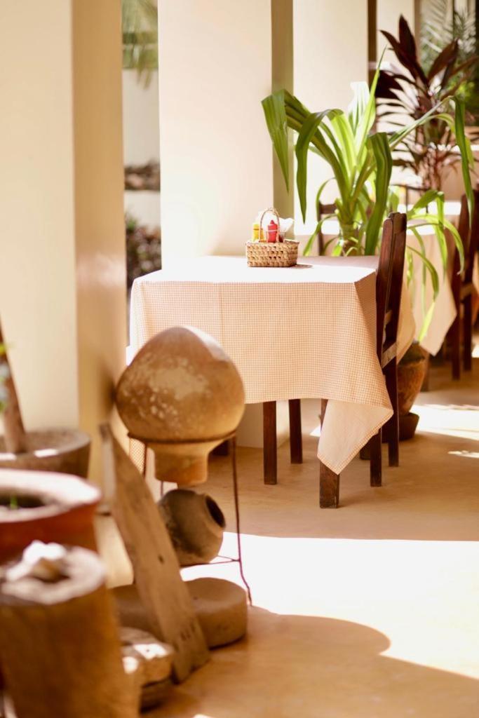 Msafini Hotel Ламу Екстериор снимка