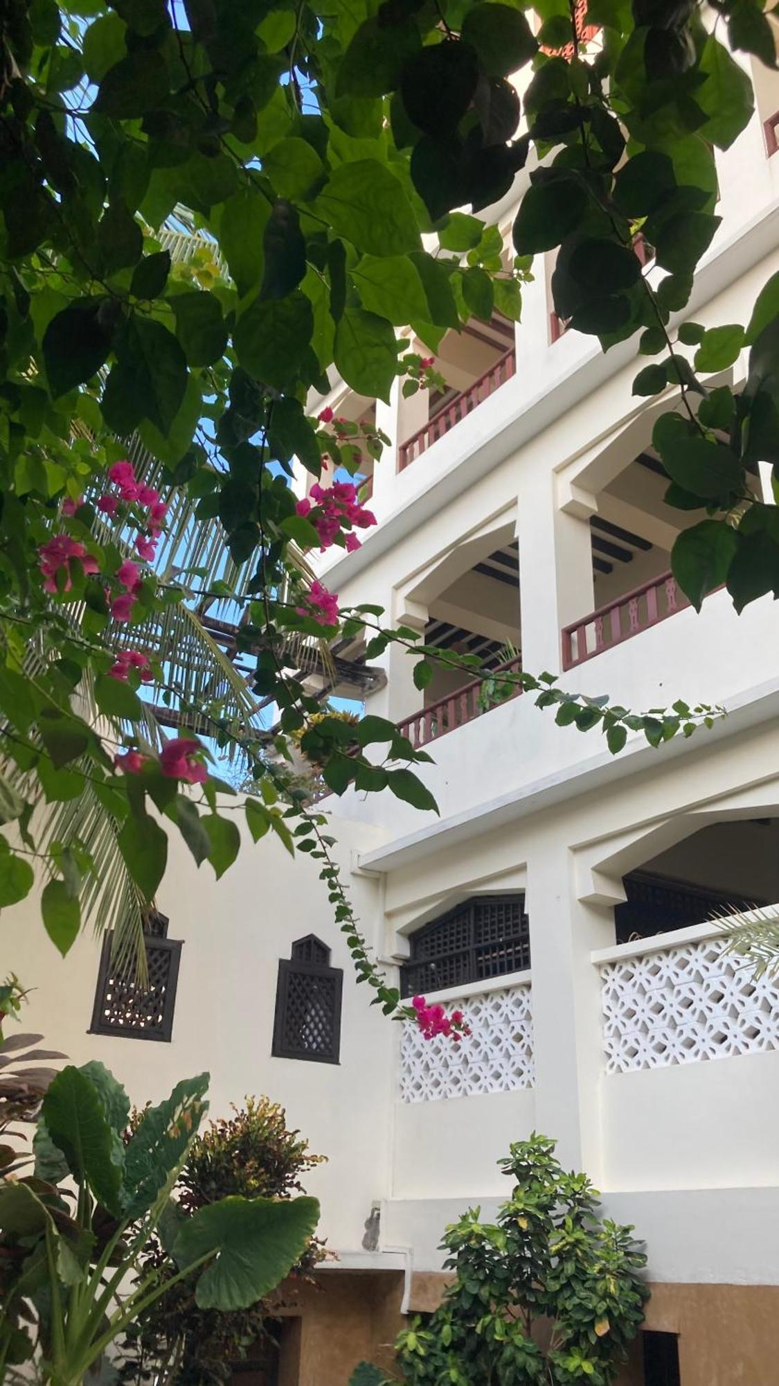Msafini Hotel Ламу Екстериор снимка