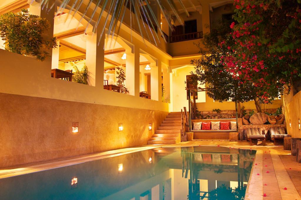 Msafini Hotel Ламу Екстериор снимка
